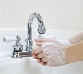Prevenire l'infezione da vermi lavarsi le mani